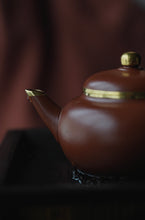 Load image into Gallery viewer, Golden Decorated Lotus Seed Zhuni Xiaopin Pot