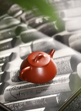 Load image into Gallery viewer, Zhu Ni Shi Piao 120cc, handmade by Master Hui Xiangyun.