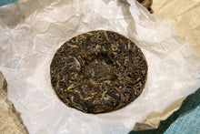 Load image into Gallery viewer, 2020 Old Banzhang Ancient Tree Pu'er Sheng easy