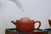 Load image into Gallery viewer, Purple clay teapot "Red Jiang Po Ni/Thin Tire Hanwa Pot, Seiko thin tire, combined with modern aesthetics, simple but not simple, full of details
