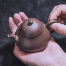 Load image into Gallery viewer, 何以寄相思 唯有匏瓜壶(Yixing purple mud gourd pot)