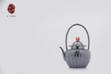 Load image into Gallery viewer, Inheritor of intangible cultural heritage: handmade by Hong Jike, sterling silver pot of Lianyu series.