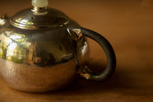 Load image into Gallery viewer, "9999 Xishi hammer pattern tea brewing silver pot"
