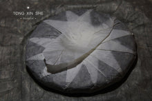 Load image into Gallery viewer, 2009 Old White Tea Peony King