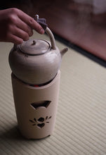 Load image into Gallery viewer, Powder-raised beam pot, tea raising and opening, capacity of about 550ml, carbon stove, electric ceramic stove, open fire can be used