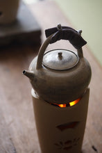 Load image into Gallery viewer, Powder-raised beam pot, tea raising and opening, capacity of about 550ml, carbon stove, electric ceramic stove, open fire can be used