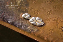 Load image into Gallery viewer, Lotus pond frog call Hu Cheng( 荷塘蛙鸣海棠壶承