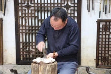 Load image into Gallery viewer, Ball and Hammer Pattern Teapot" from "Hung Kee Treasure/掇球锤纹泡茶壶
