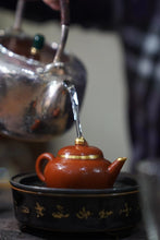 Load image into Gallery viewer, Golden Decorated Lotus Seed Zhuni Xiaopin Pot