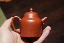 Load image into Gallery viewer, Purely handmade and engraved Zhu Ni straight pot with a capacity of 120cc, with a classic shape, carrying literary thoughts and pleasures,