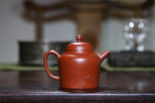 Load image into Gallery viewer, Purely handmade and engraved Zhu Ni straight pot with a capacity of 120cc, with a classic shape, carrying literary thoughts and pleasures,