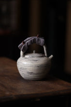 Load image into Gallery viewer, Powder-raised beam pot, tea raising and opening, capacity of about 550ml, carbon stove, electric ceramic stove, open fire can be used