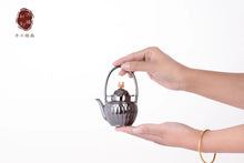 Load image into Gallery viewer, Inheritor of intangible cultural heritage: handmade by Hong Jike, sterling silver pot of Lianyu series.