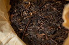 Load image into Gallery viewer, 2005 Puer sheng tea from Xinghai Tea Factory 501 Collection/2005年兴海珍藏品