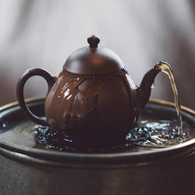 Load image into Gallery viewer, 何以寄相思 唯有匏瓜壶(Yixing purple mud gourd pot)