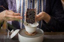 Load image into Gallery viewer, 1999 Vintage Rou Gui