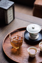 Load image into Gallery viewer, Customized high temperature hexagonal glass Gong Dao Bei | Yingying holds the glass light to add warmth to your tea table