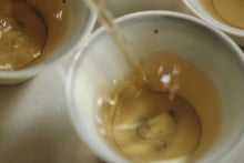 Load image into Gallery viewer, Jade Rabbit Kung Fu tea cups/set of 4.玉兔功夫茶杯