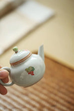 Load image into Gallery viewer, Squirrel grape teapot 1 100ml
