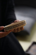 Load image into Gallery viewer, Lion pattern Hu Cheng/Hand-painted antique blue and white Hu Cheng 12.4cm in diameter and 2.5cm in height