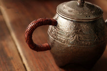 Load image into Gallery viewer, 9999 sterling silver "Ding-style taotie pattern hand-made three-legged tripod pot"