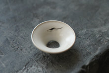 Load image into Gallery viewer, Double-sided hand-painted tea funnel with hand-made ceramic lid/盖置
