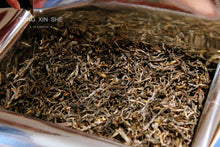 Load image into Gallery viewer, Pazhen Dragon Pearl (Raw Pu-erh Tea)
