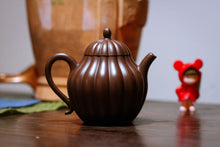 Load image into Gallery viewer, Rib-patterned pear-shaped purple clay teapot