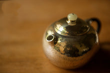 Load image into Gallery viewer, "9999 Xishi hammer pattern tea brewing silver pot"