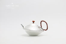 Load image into Gallery viewer, 9999 Sterling Silver Hammer Pattern UFO Shaped Sterling Silver Teapot