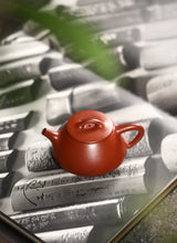 Load image into Gallery viewer, Zhu Ni Shi Piao 120cc, handmade by Master Hui Xiangyun.