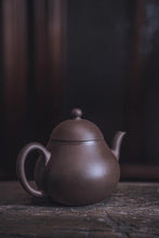 Load image into Gallery viewer, 何以寄相思 唯有匏瓜壶(Yixing purple mud gourd pot)