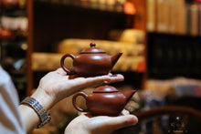 Load image into Gallery viewer, Lao Zhu Ni Shui Ping Teapot 100cc/120cc