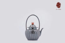 Load image into Gallery viewer, Inheritor of intangible cultural heritage: handmade by Hong Jike, sterling silver pot of Lianyu series.