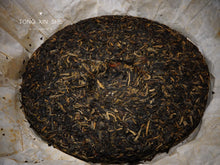 Load image into Gallery viewer, 2007 Pu'er Sheng Tea7811 Gold Award, expert review team leader Mr. Zou Bingliang
