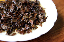 Load image into Gallery viewer, 2011Mi Ni Old white tea,煮茶图