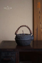 Load image into Gallery viewer, Pottery rattan woven beam carrying pot with a capacity of about 550ml, carbon stove, electric ceramic stove and open flame can be used