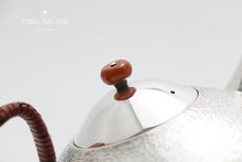 Load image into Gallery viewer, 9999 Sterling Silver Hammer Pattern UFO Shaped Sterling Silver Teapot