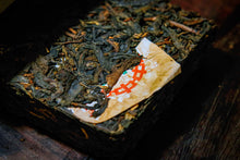Load image into Gallery viewer, Five Golden Flowers Old Sheng Puer 250g/brick exported to Hong Kong and Taiwan in 1998