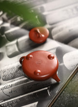 Load image into Gallery viewer, Zhu Ni Shi Piao 120cc, handmade by Master Hui Xiangyun.