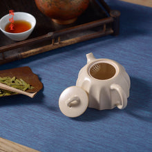 Load image into Gallery viewer, Tao Ming Tang ‘Qin Quan’ Jingdezhen Soda Glaze Teapot