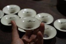 Load image into Gallery viewer, Double-sided hand-painted tea funnel with hand-made ceramic lid/盖置