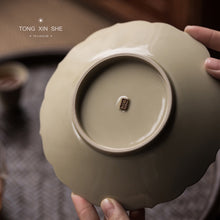 Load image into Gallery viewer, Petal Edge Hu Cheng(刻花瓣棱口壶承)