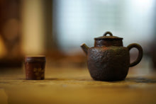 Load image into Gallery viewer, Jingdezhen hand-kneaded purple clay pot