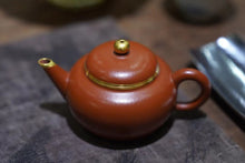 Load image into Gallery viewer, Golden Decorated Lotus Seed Zhuni Xiaopin Pot