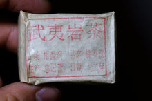 Load image into Gallery viewer, Tongxinshe Teahouse collects old rock tea。