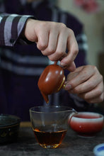 Load image into Gallery viewer, Golden Decorated Lotus Seed Zhuni Xiaopin Pot