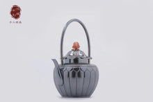 Load image into Gallery viewer, Inheritor of intangible cultural heritage: handmade by Hong Jike, sterling silver pot of Lianyu series.