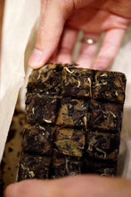 Load image into Gallery viewer, 2009 old white tea cake 100g (Gong Mei)