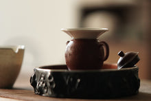 Load image into Gallery viewer, Double-sided hand-painted tea funnel with hand-made ceramic lid/盖置